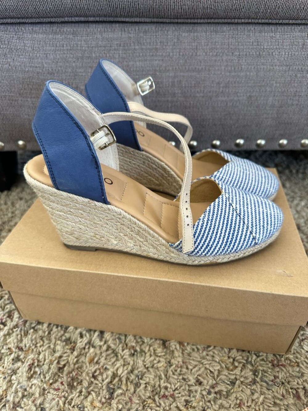 Me Too Womens Blue Beige Striped Wedge Sandals 8M Ankle Strap Espadrille Style